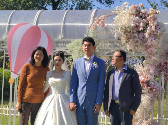 王梦洁婚礼在京举行 郎平及多位女排新老国手观礼