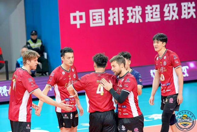 排超男排A级上海3-0横扫南京 保定客场3-1挫北汽