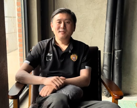 前北京国安球星脑梗后走路困难